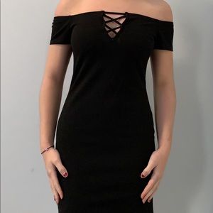 Black bodycon with v-cross in the front